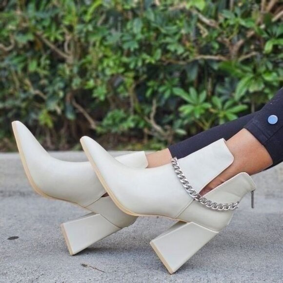 Women's Block Heel Chelsea Boots Off White Color - Picture 1 of 5
